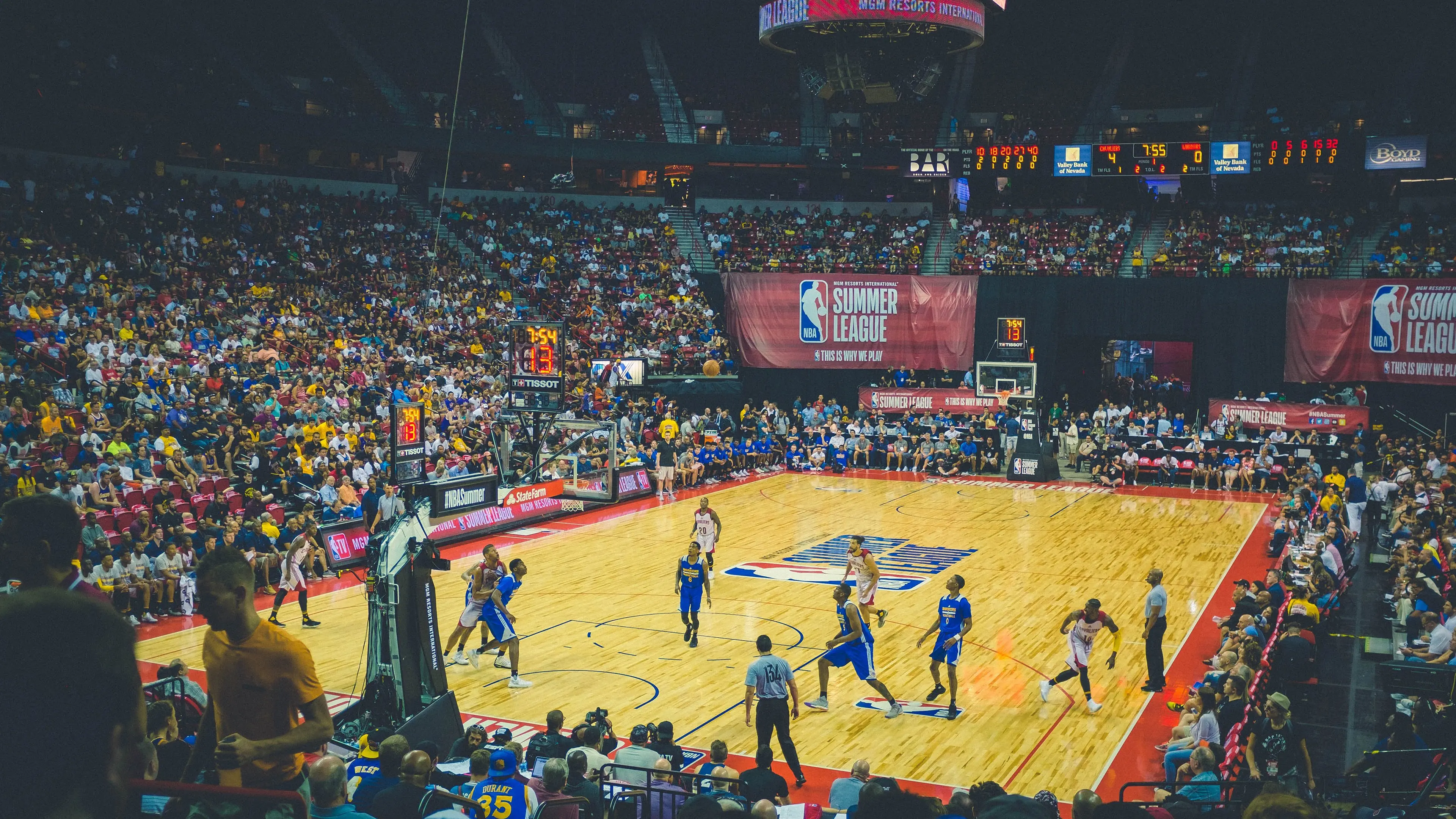 雷霆替补席贡献全场近一半得分，深度阵容获赞，雷霆今年阵容